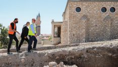 Adeta iğneyle kuyu kazıyorlar