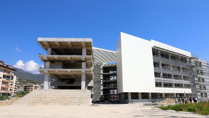 Alanya’nın yeni belediye binası açılmak için gün sayıyor