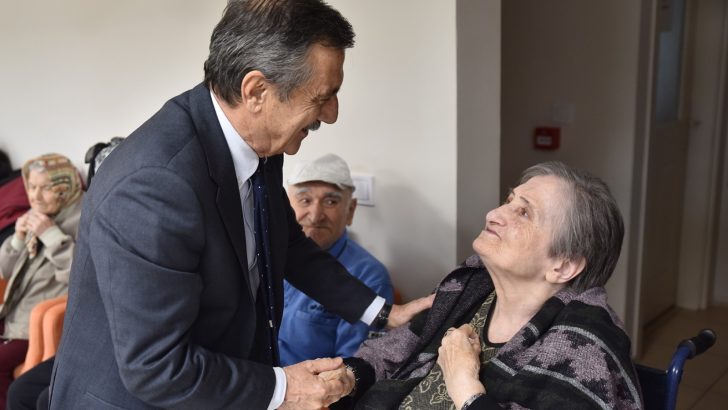 Alzheimer hastalığıyla mücadele eden vatandaşlar ve aileleri yalnız bırakılmıyor