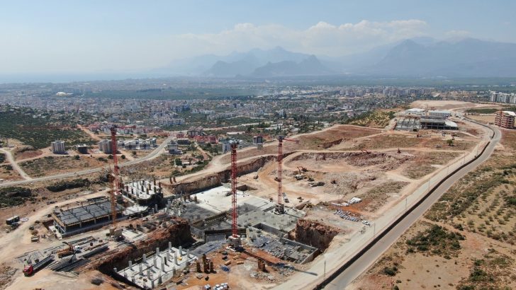 Antalya Şehir Hastanesi tamamlandığında günlük 35 ile 50 bin hastaya hizmet verecek