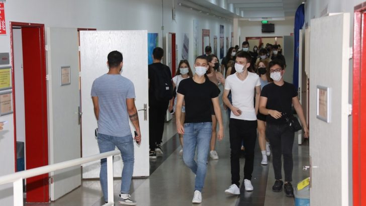 AÜ’de eğitim, korona virüs önlemleri alınarak başladı
