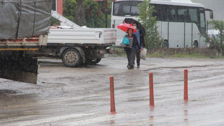 Ayancık’ta kuvvetli yağış: Metrekareye 33 kilo yağmur düştü