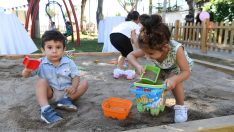 Bebeklere özel parkın açılış kurdelesini çocuklar kesti,