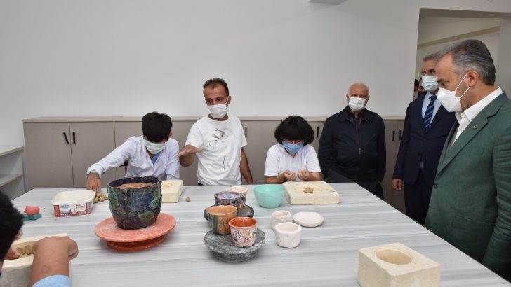 Binlerce öğrenci yüz yüze eğitime başladı