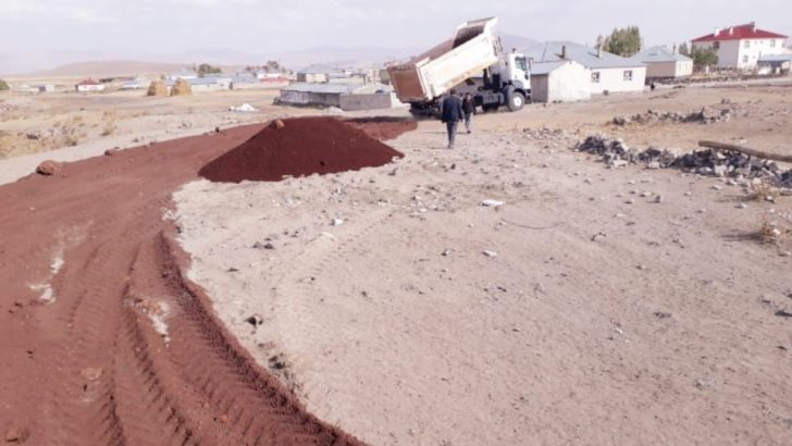 Çaldıran Belediyesinden yol açma ve yenileme çalışması
