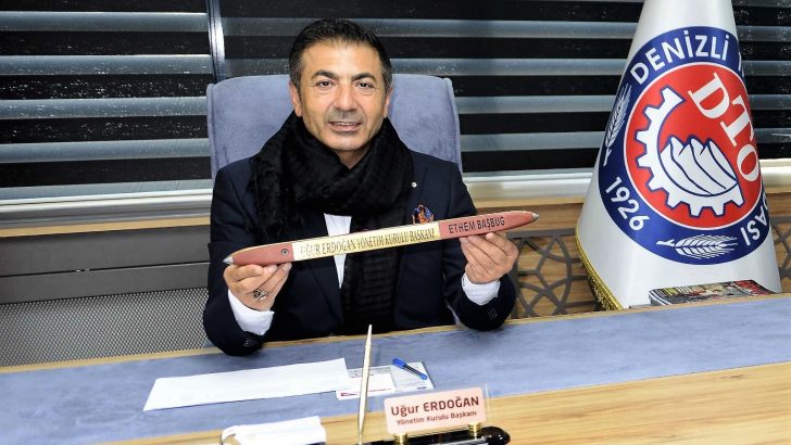 DTO Başkanı Erdoğan’a olan sevgisini el emeği eserine işledi