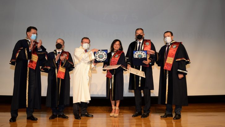 Dünyaca ünlü akademisyen çifte fahri profesörlük