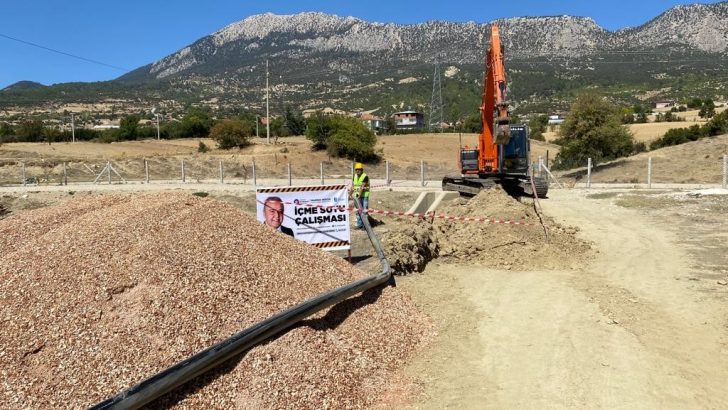 Elmalı Akçay’da içme suyu hattı çalışması