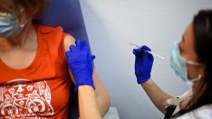 Fransa’da Covid-19 aşısı olmayan yaklaşık 3 bin sağlık çalışanı işten uzaklaştırıldı