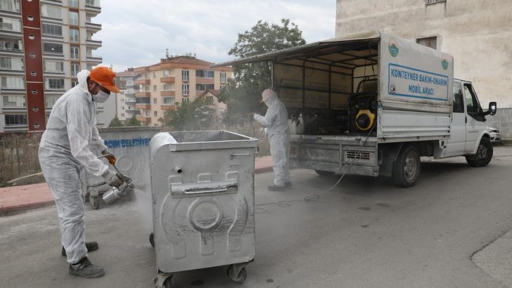 Günde 400 ton çöp topluyorlar, şehri foşur foşur yıkıyorlar