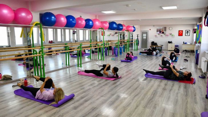 Kadınlar pilates ile daha zinde