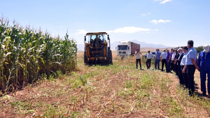 Karaman DSYB’nin hizmete aldığı biçerdöver ilk hasadını törenle yaptı