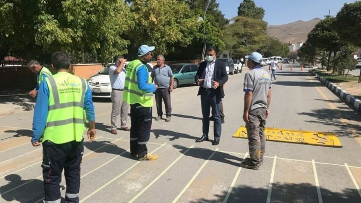 Kaymakam Savar, yaya geçidi çizgi çalışmalarını inceledi