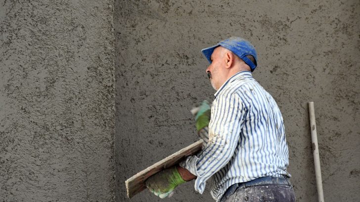 Kemer’de beton santrali ve kilitli taş fabrikasının yapım çalışmaları devam ediyor