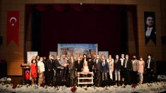 Meslekte 30 ve 40. yılını dolduran sağlıkçılara plaket