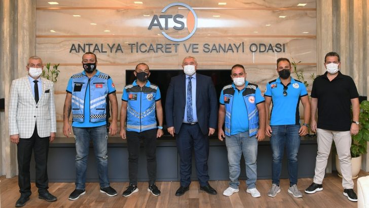 Moto-kuryeler fazla çalışma saatleri ve ekipmanlardan şikayetçi