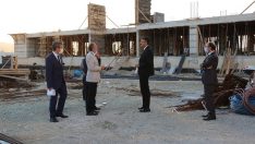 Okul inşaatlarında incelemelerde bulundu