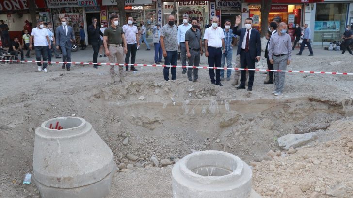 Siirt Valisi Hacıbektaşoğlu kent merkezinde devam eden çalışmaları denetledi