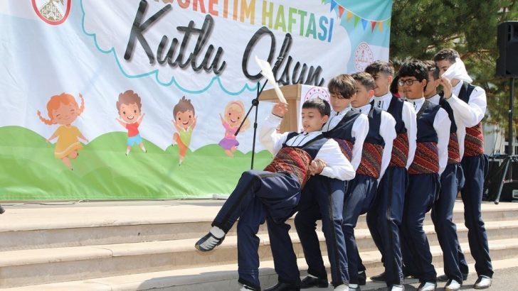 Sivas’ta İlköğretim Haftası kutlandı