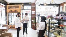 Sultangazi’de vatandaşlar ziyaret edilerek talepleri dinleniyor