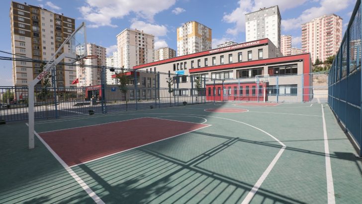 Talas’ta okulların spor sahaları pırıl pırıl