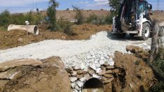 Tarla yollarında stabilize yol çalışmaları