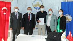 Tıp fakültesini kazanan öğrenci, anne ve babasının öğrencisi oldu