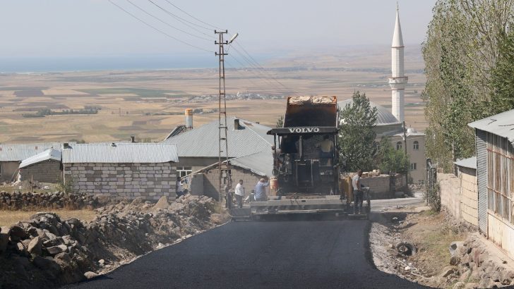 Van Büyükşehir Belediyesi, Beydağı Mahalle yolunu asfaltla buluşturdu