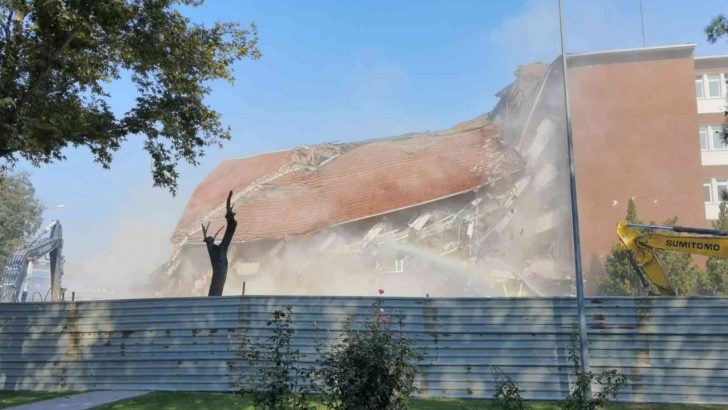 35 yıllık Hükümet Konağı böyle yerle bir oldu