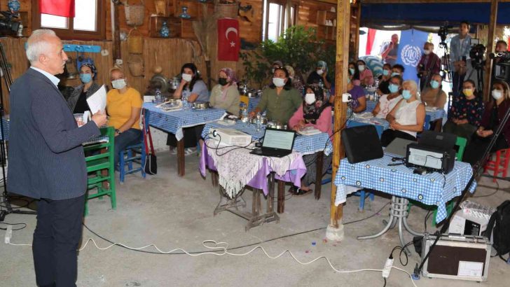 Akdeniz’de kadın çiftçilere İş Sağlığı ve Güvenliği eğitimi verildi