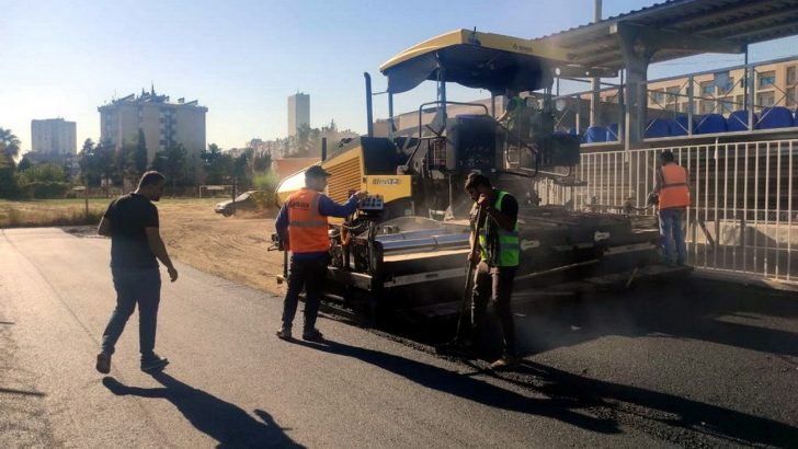 Akdeniz’de kaldırım yenileme çalışmaları sürüyor