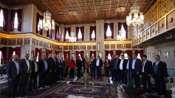 Başkan Çerçi muhtarları Yunus Emre Kültür Parkı’nda ağırladı