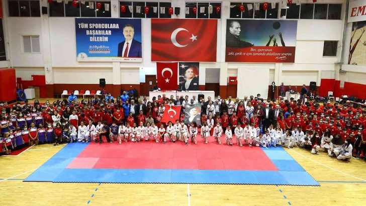 Bayraklı’da kış spor okulları coşkuyla açıldı