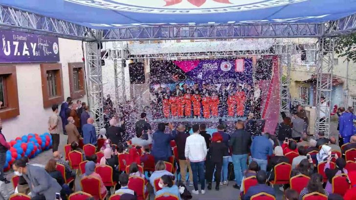 Bu astronot NASA’yı değil, Kâğıthane’yi geziyor