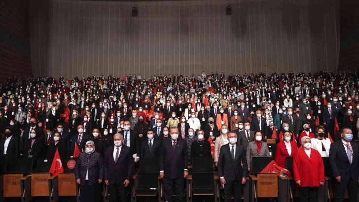 Cumhurbaşkanı Erdoğan: “Kadını ile erkeği ile 84 milyon omuz omuza büyük ve güçlü Türkiye’yi inşa etmekte kararlıyız”