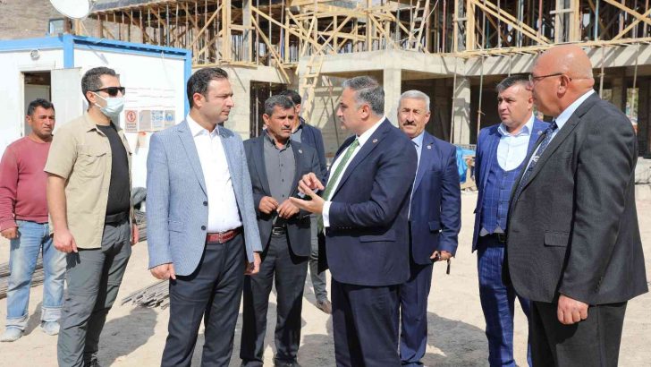 Develi’de ilçe protokolü Engelsiz Yaşam Merkezindeki çalışmaları yerinde inceledi