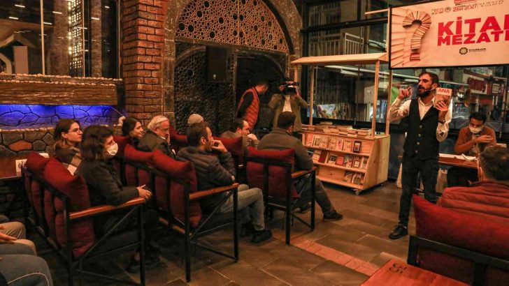 Diyarbakır Büyükşehir Belediyesi ’Kitap Mezatı’ düzenledi