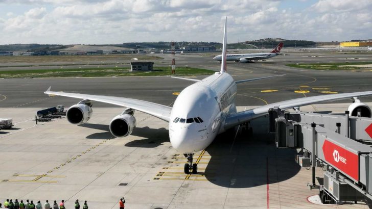 Dünyanın en büyük yolcu uçağı için İstanbul Havalimanı’nda karşılama töreni