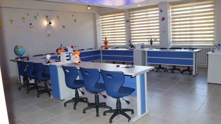 Hayırseverlerden Demirciler’e Fen Bilimleri Laboratuvarı