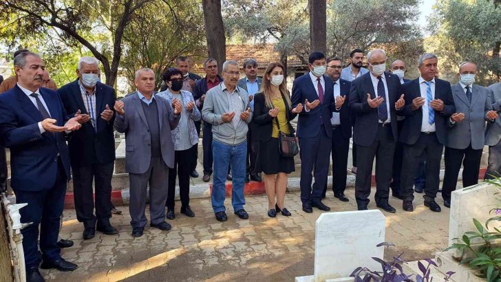 İlk kadın muhtar Gül Esin, mezarı başında anıldı