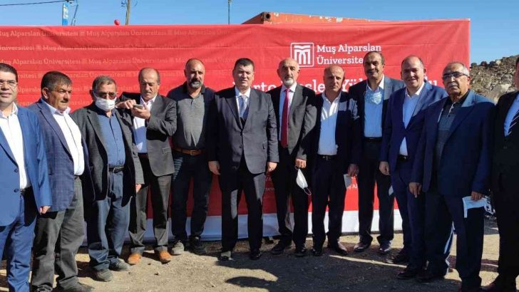 İmkânsızlıktan kaldığı evin yerine şimdi yüksekokul yaptırıyor