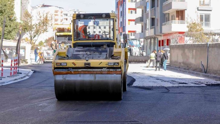 İpekyolu’nda yol ve alt yapı çalışmaları aralıksız sürüyor