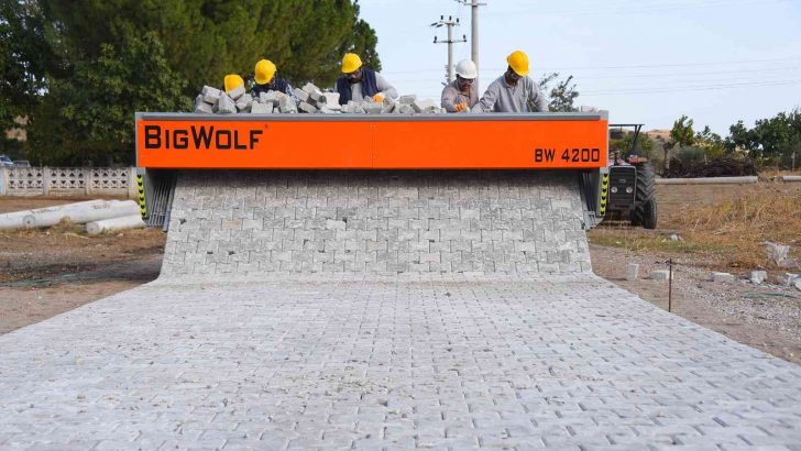 Kemerdamları Mahallesine parke taşı döşeniyor