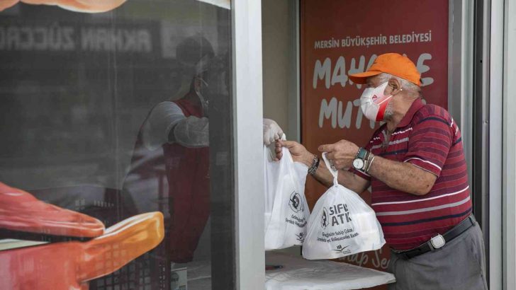 Mersin’de mahalle mutfaklarından 200 bin yemek ailelere ulaştı