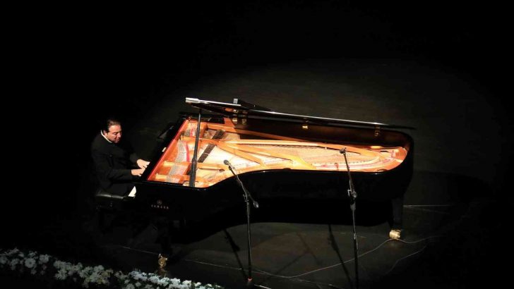 Mezitli Belediyesi Kültür Merkezi Fazıl Say’ın konseriyle açıldı