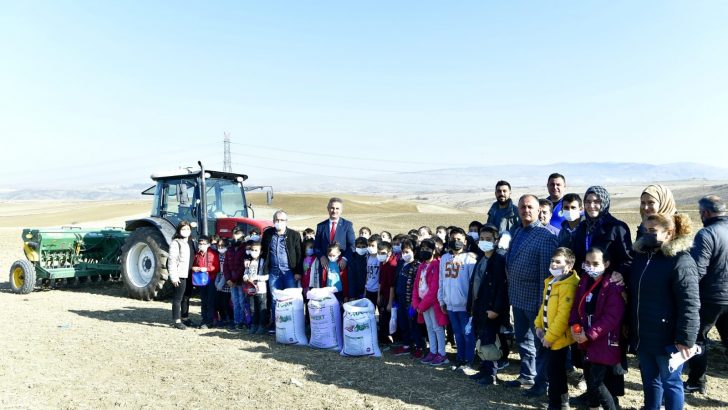 Öğrencilerin tohumları Mamak’ta toprakla buluştu