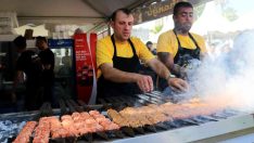 Pandeminin stresini festivalde attılar