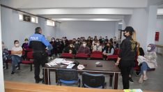 Polis ile öğrenci velileri toplantıda buluştu