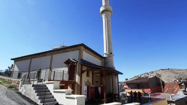 Restorasyonu tamamlanan tarihi Veysel Efendi Camii ibadete açıldı
