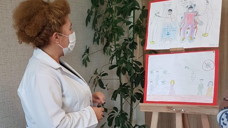 Sağlık çalışanı anne babaların çocuklarından “Covid-19” sergisi